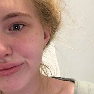 Meet your Posher, Chloe